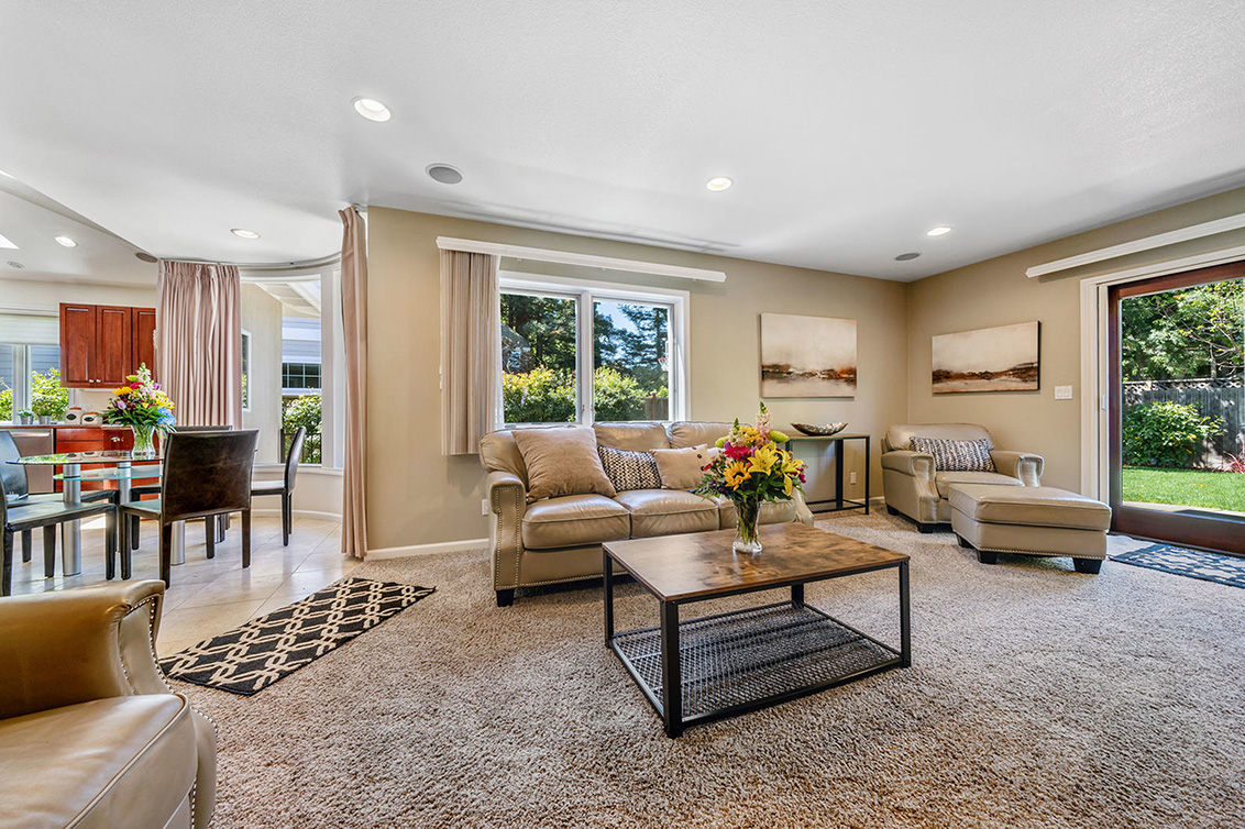Living Room (B) picture - 530 Irven Ct, Palo Alto 94306