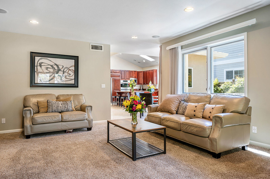 Living Room (D) picture - 530 Irven Ct, Palo Alto 94306