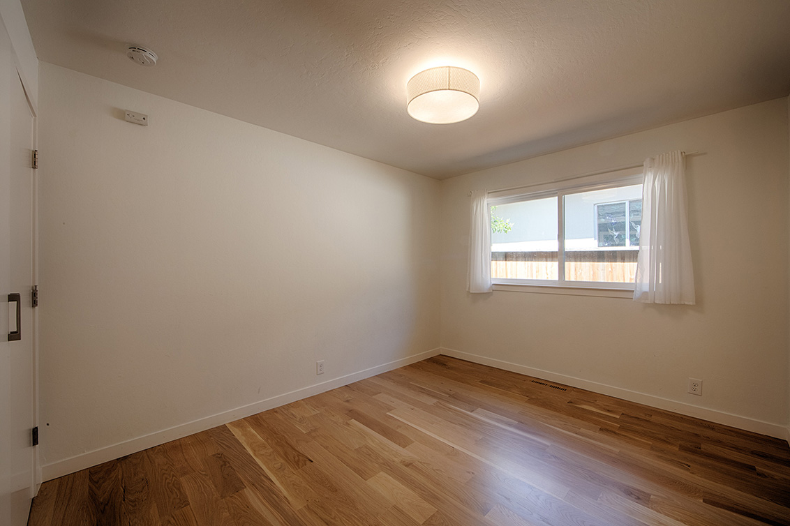 Bedroom 3 (A) picture - 136 Lyndhurst Ave, San Carlos 94070