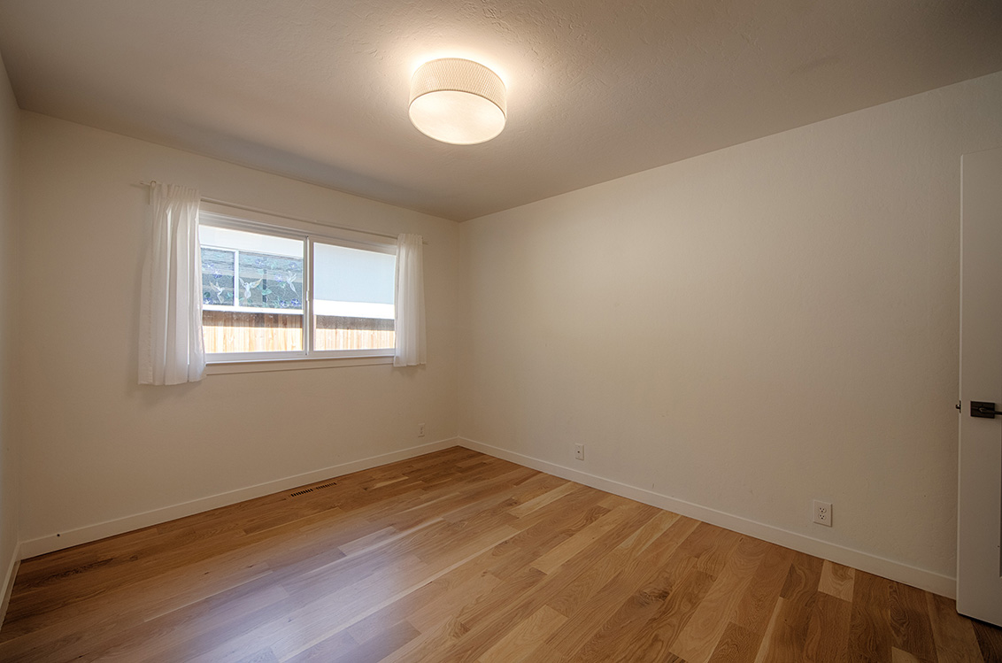 Bedroom 3 (B) picture - 136 Lyndhurst Ave, San Carlos 94070