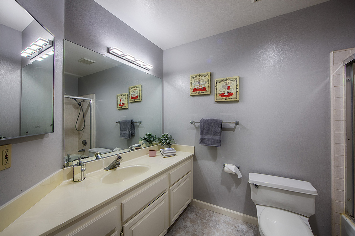 Bathroom 2 (A) picture - 444 San Antonio Rd 4a, Palo Alto 94306