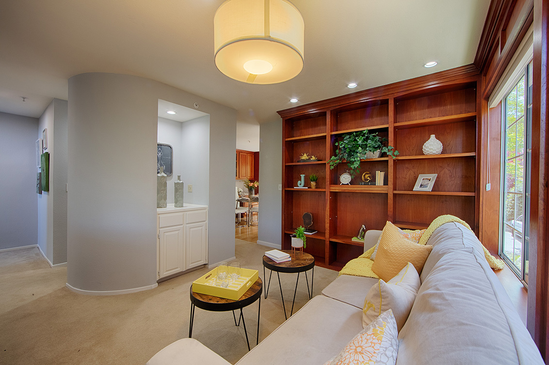 Family Room (D) picture - 444 San Antonio Rd 4a, Palo Alto 94306