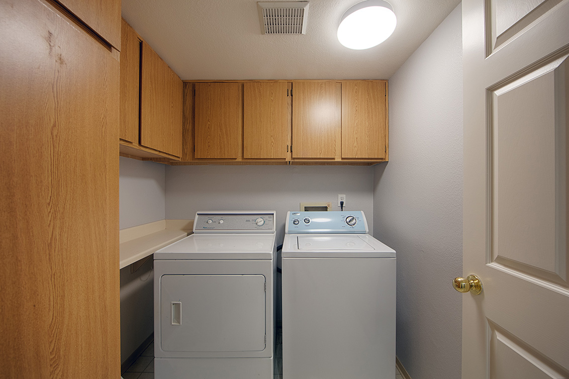 Laundry (A) picture - 444 San Antonio Rd 4a, Palo Alto 94306