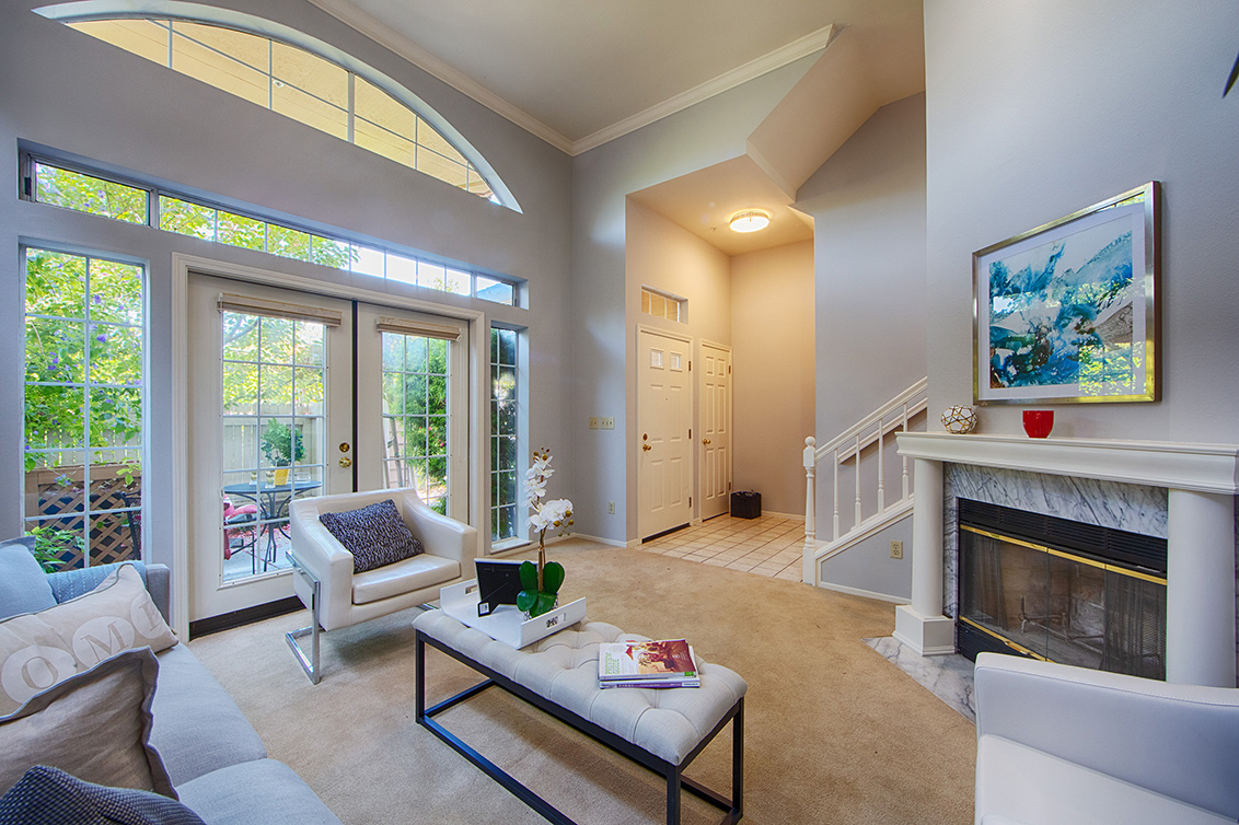 Living Room (C) picture - 444 San Antonio Rd 4a, Palo Alto 94306