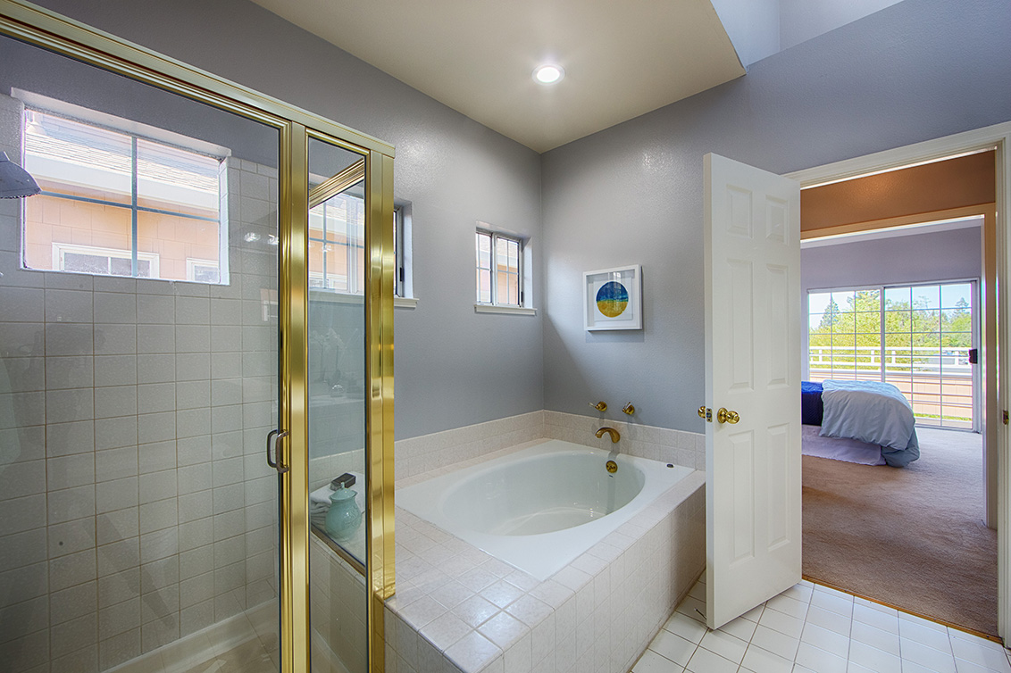 Master Bath (B) picture - 444 San Antonio Rd 4a, Palo Alto 94306