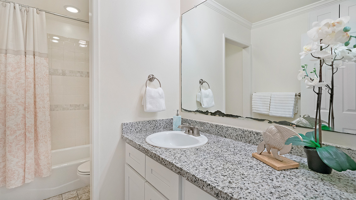 Bathroom (A) picture - 225 W Red Oak Dr M, Sunnyvale 94086