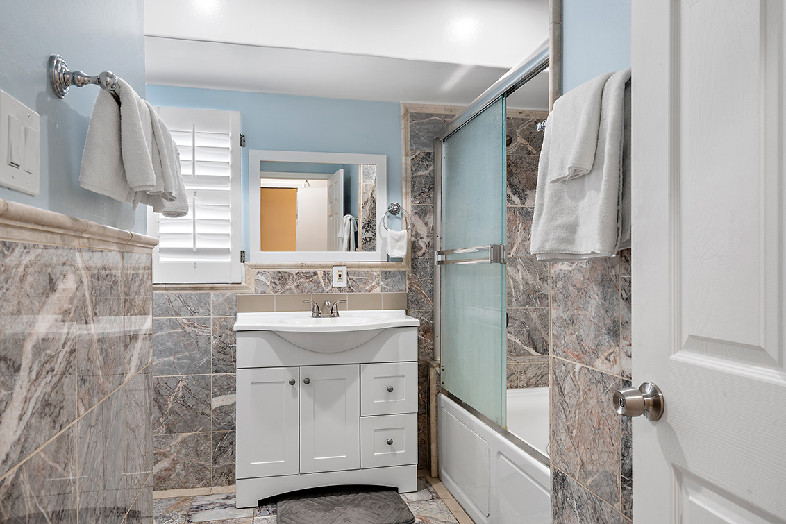 Bathroom 2 (A) picture - 126 E Humboldt St, San Jose 95112