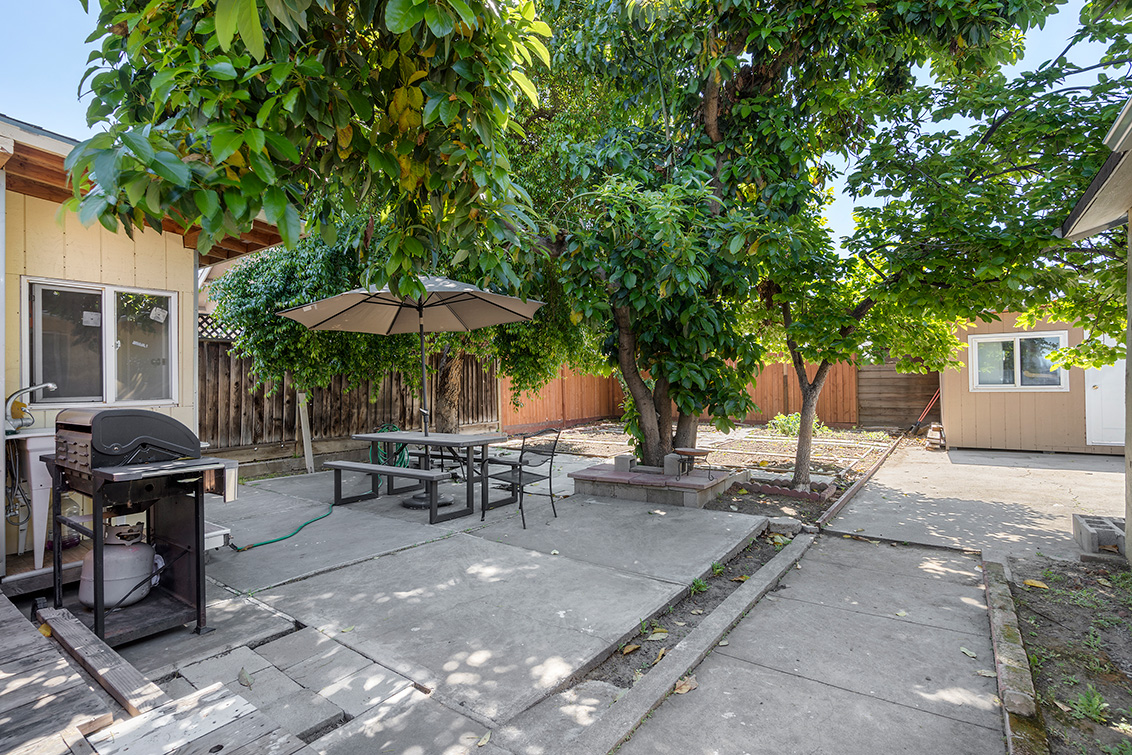Patio (A) picture - 126 E Humboldt St, San Jose 95112