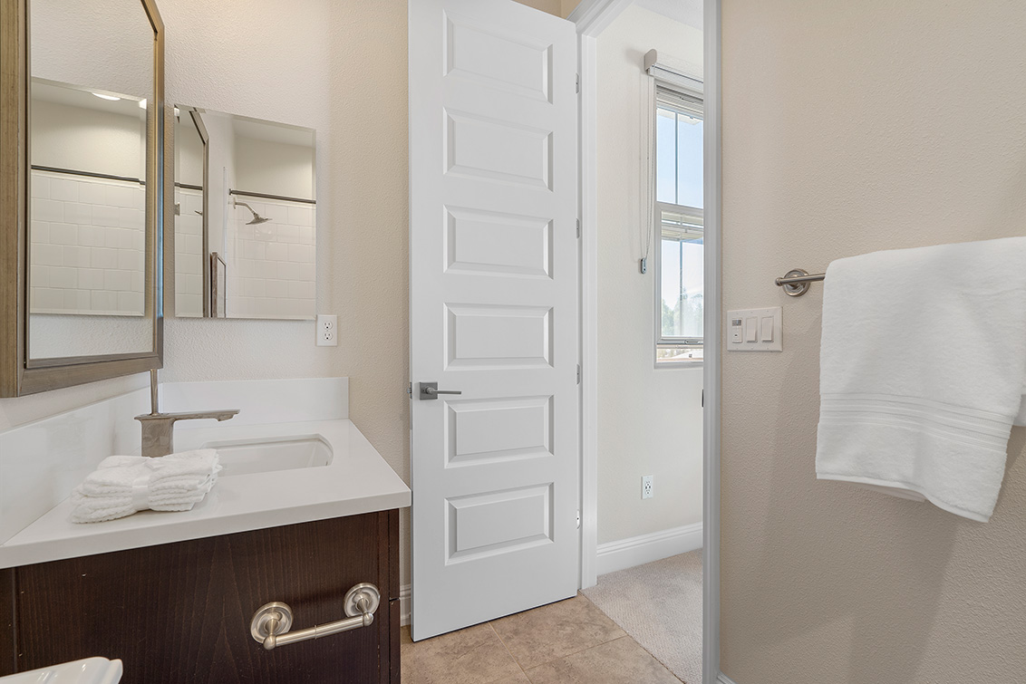 Bathroom 2 (B) picture - 139 Fairchild Dr, Mountain View 94043