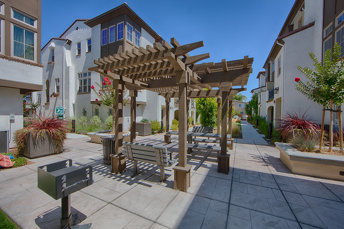 Bbq Area (A) picture - 139 Fairchild Dr, Mountain View 94043