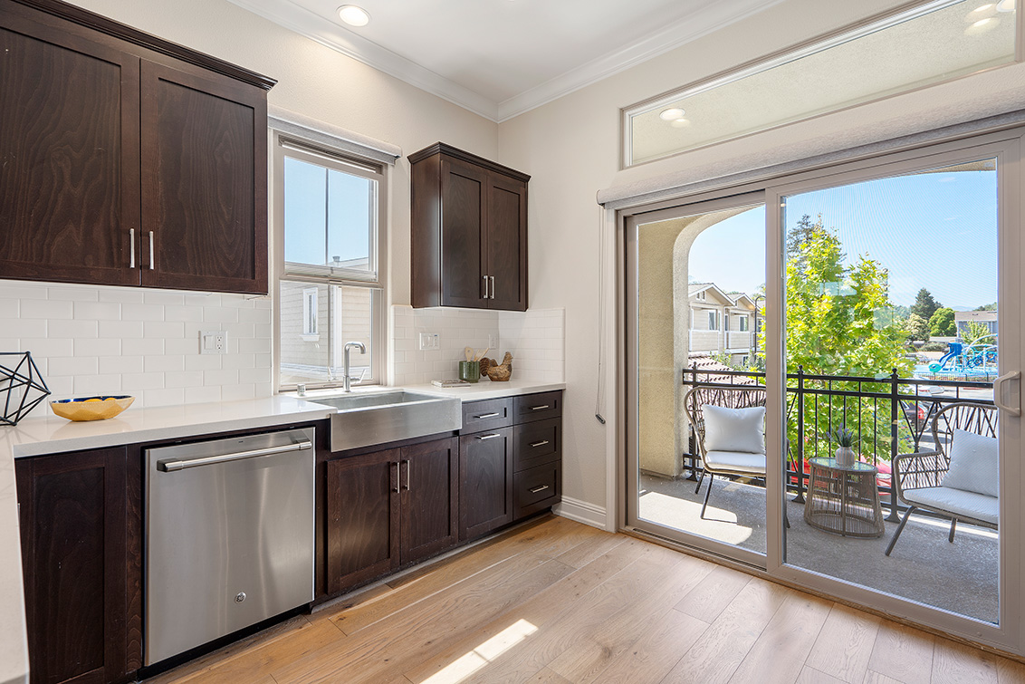 Kitchen (C) picture - 139 Fairchild Dr, Mountain View 94043