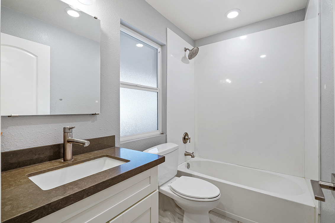 Bathroom 2 (A) picture - 1342 Forrestal Ave, San Jose 95110