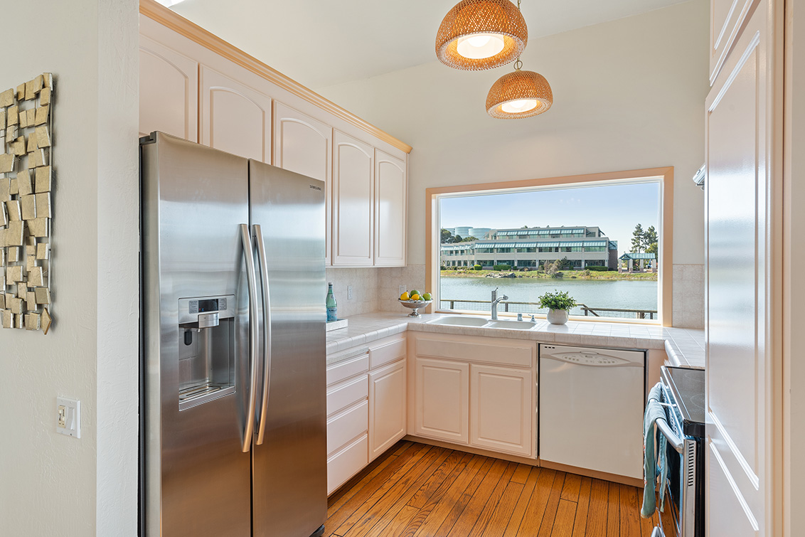 Kitchen - 365 Quay Ln, Redwood Shores 94065