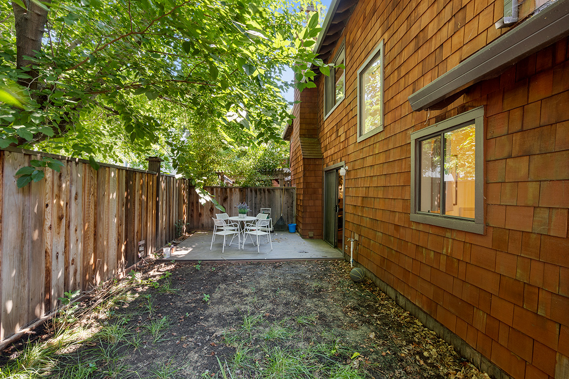 Backyard (A) picture - 2572 Village Dr, Union City 94587