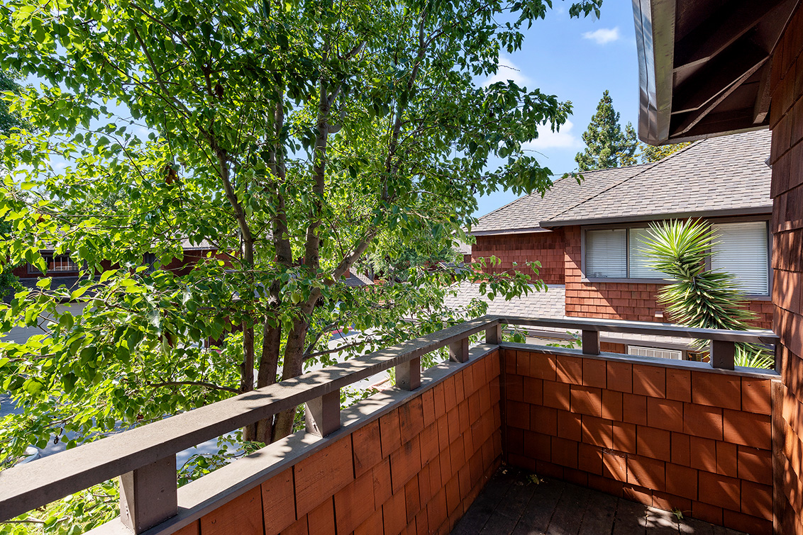 Balcony (A) picture - 2572 Village Dr, Union City 94587
