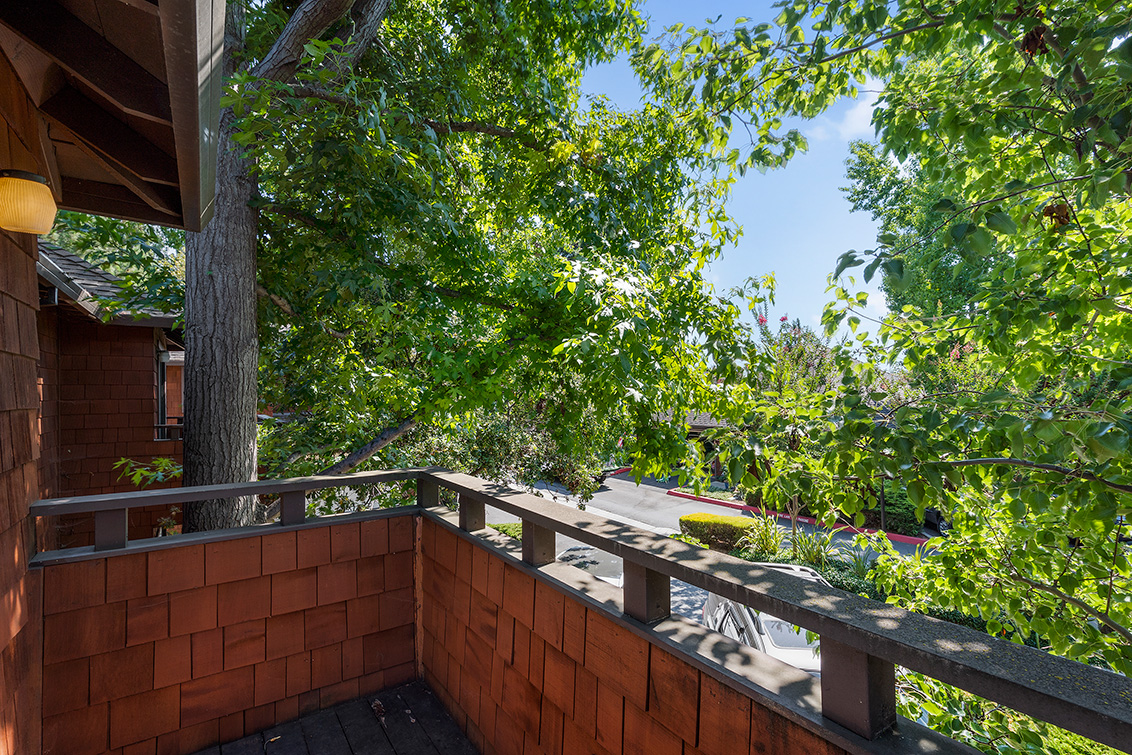 Balcony (B) picture - 2572 Village Dr, Union City 94587