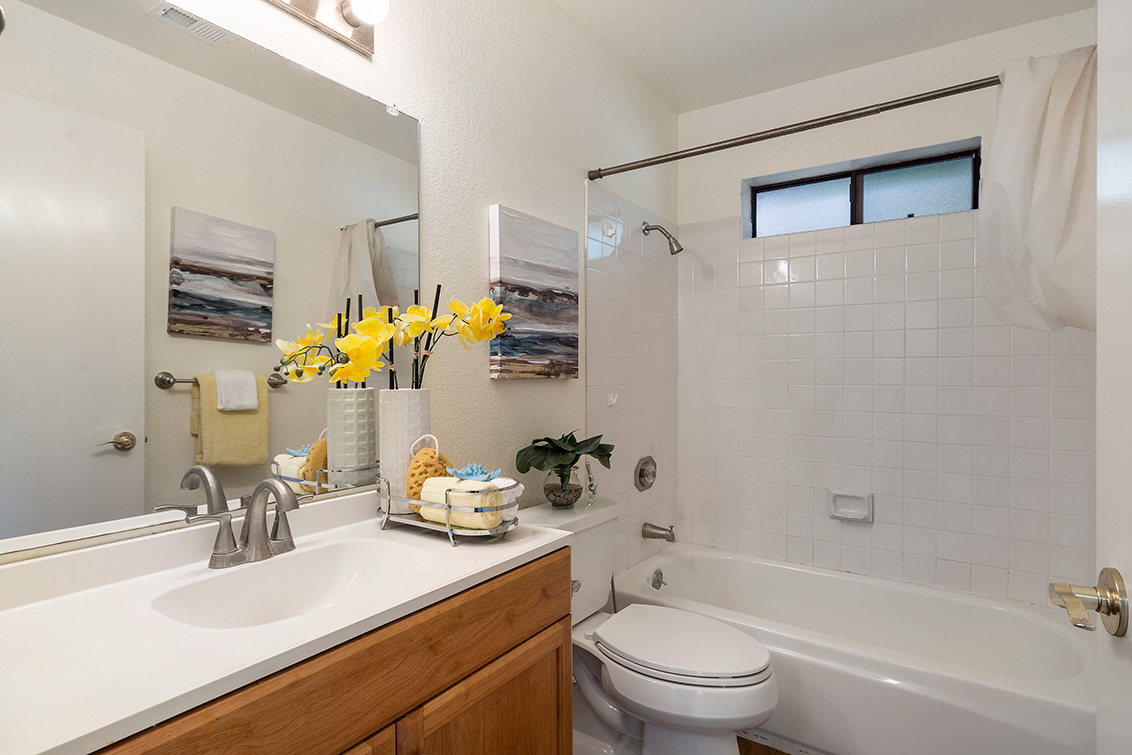 Bathroom 2 (A) picture - 2572 Village Dr, Union City 94587