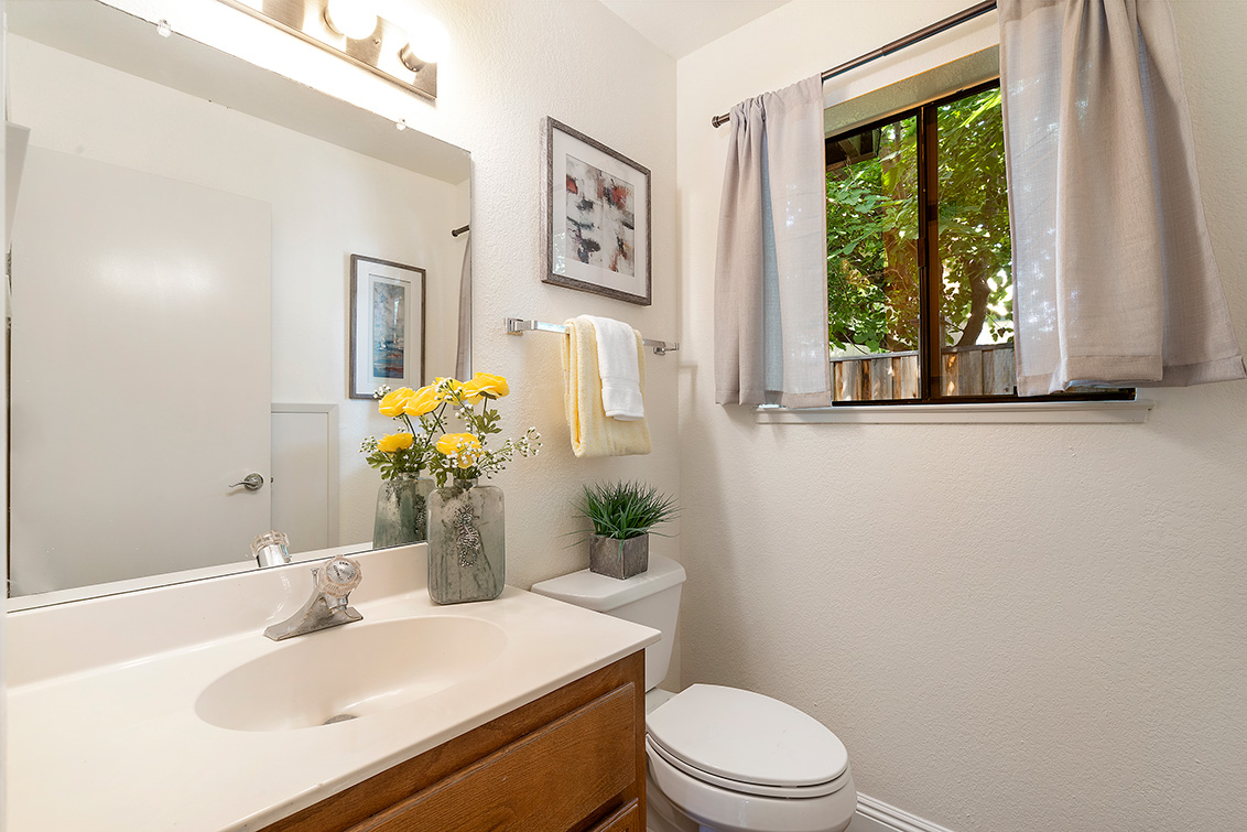 Half Bath  picture - 2572 Village Dr, Union City 94587