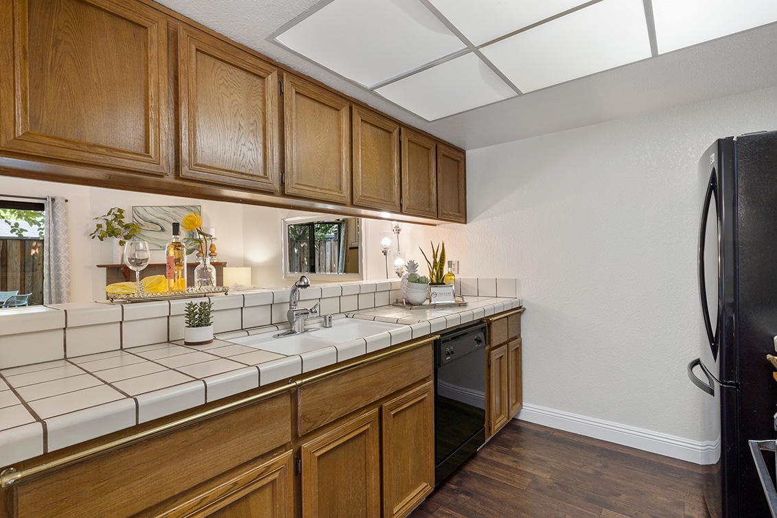Kitchen (B) picture - 2572 Village Dr, Union City 94587