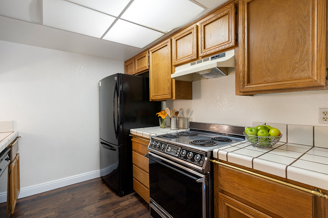 Kitchen (C) picture - 2572 Village Dr, Union City 94587