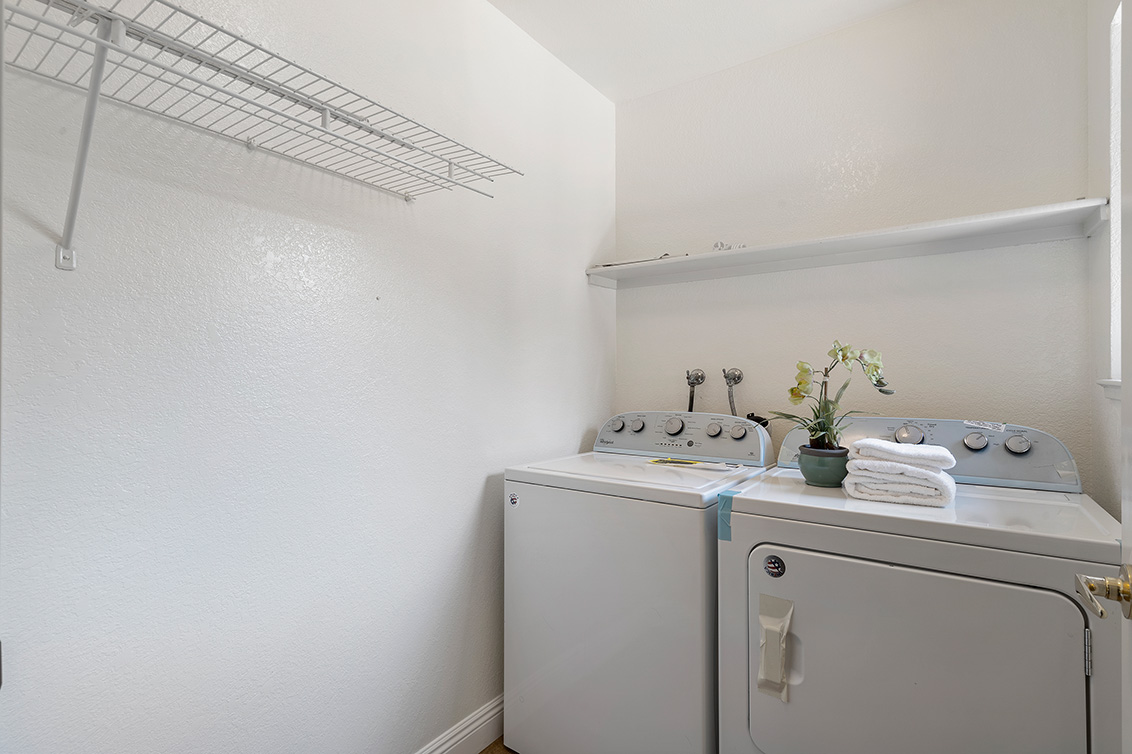 Laundry (A) picture - 2572 Village Dr, Union City 94587