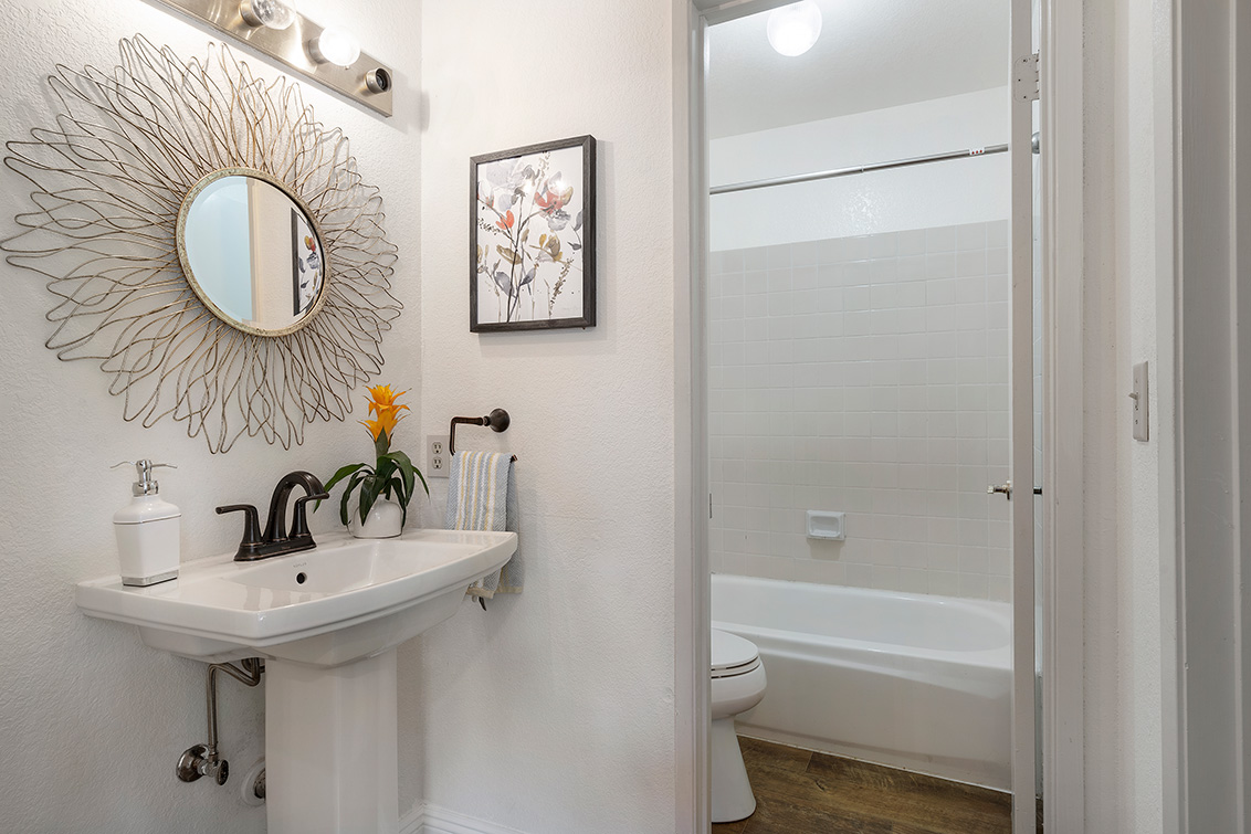 Master Bath (A) picture - 2572 Village Dr, Union City 94587