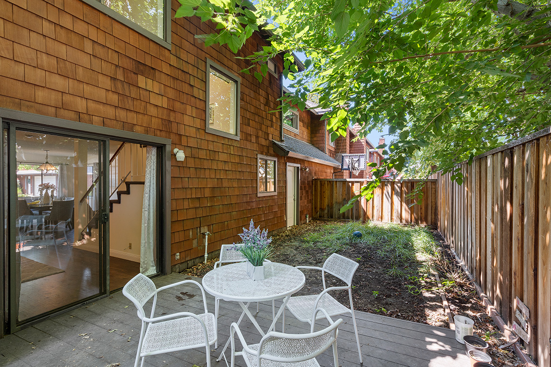 Patio (A) picture - 2572 Village Dr, Union City 94587
