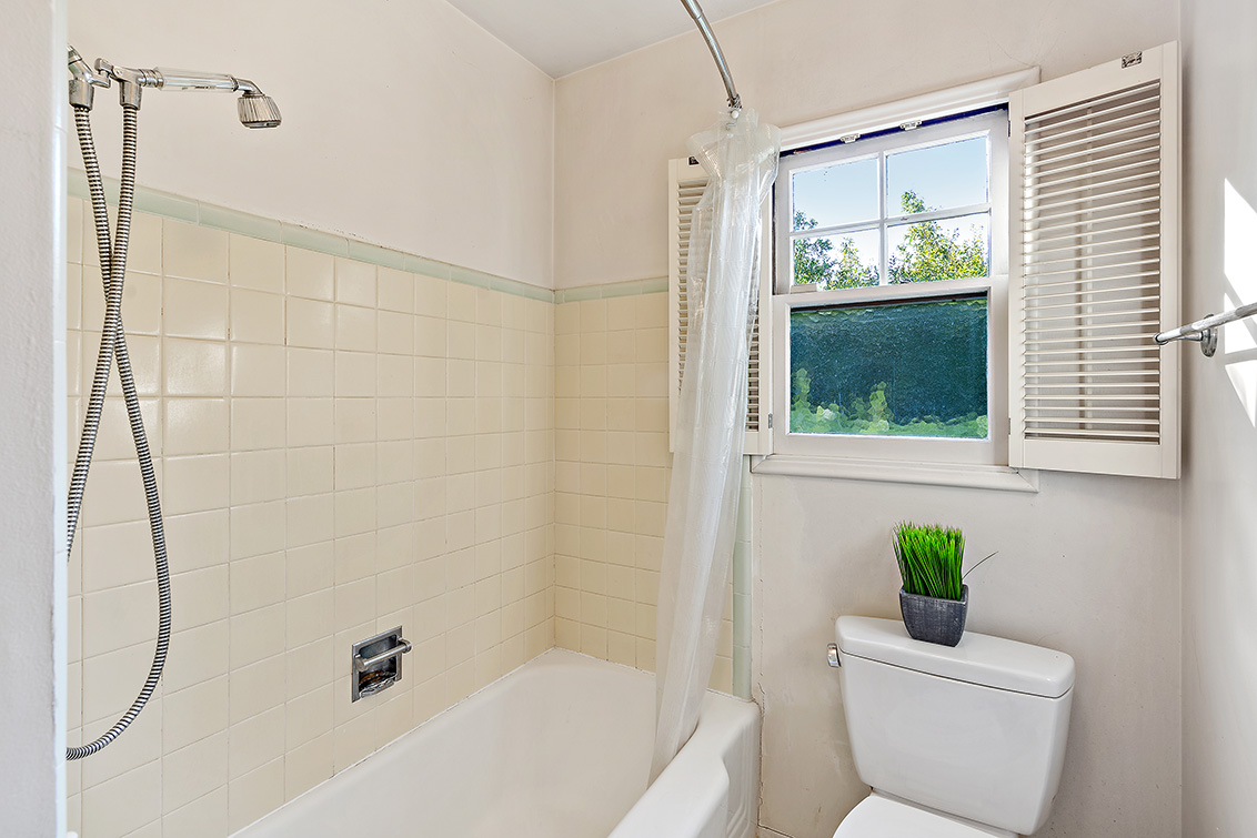 Bathroom 2 (B) picture - 4221 Wilkie Way, Palo Alto 94306