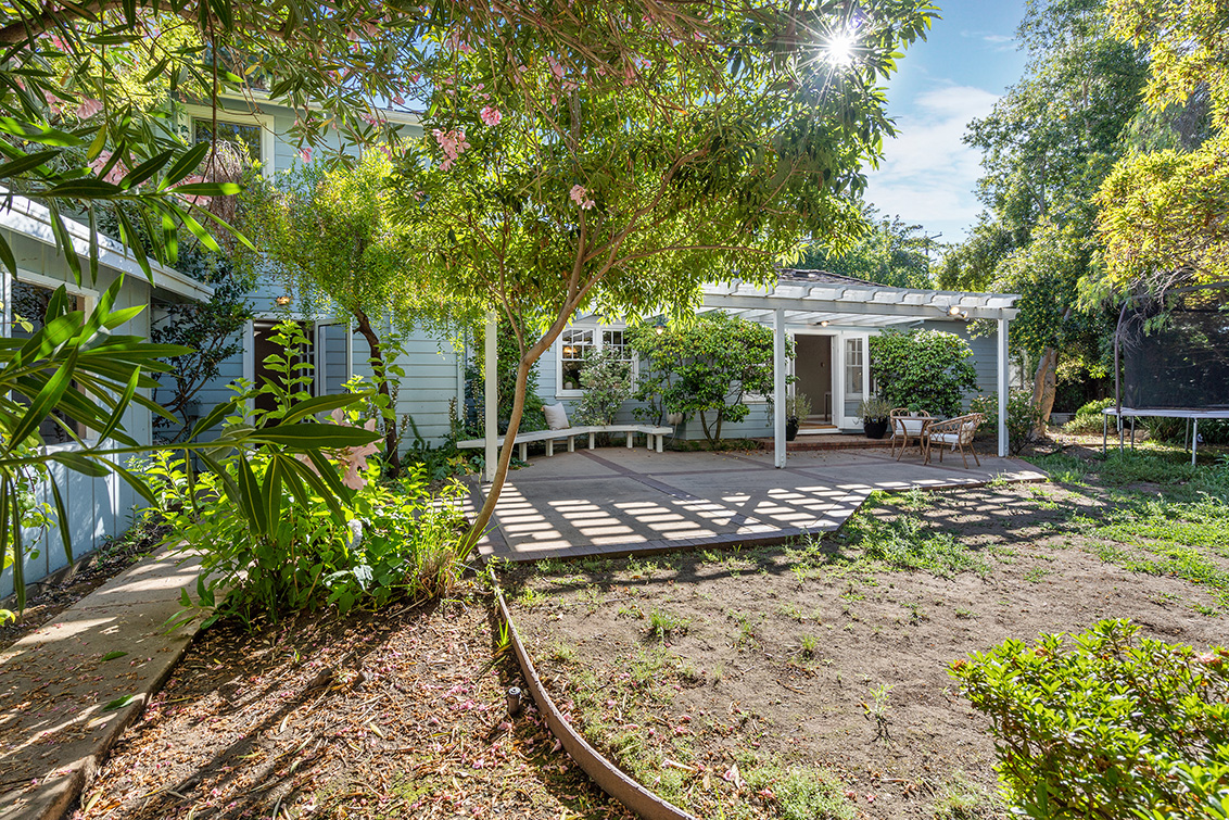 Patio (F) picture - 4221 Wilkie Way, Palo Alto 94306