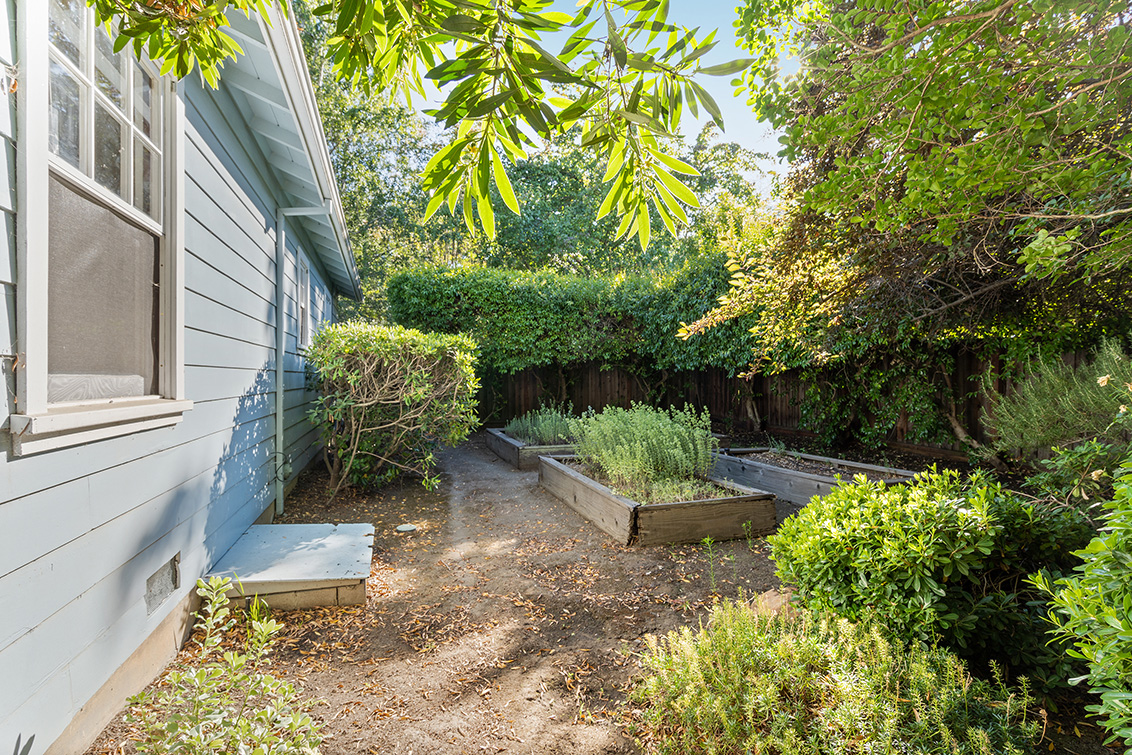 Yard (A) picture - 4221 Wilkie Way, Palo Alto 94306