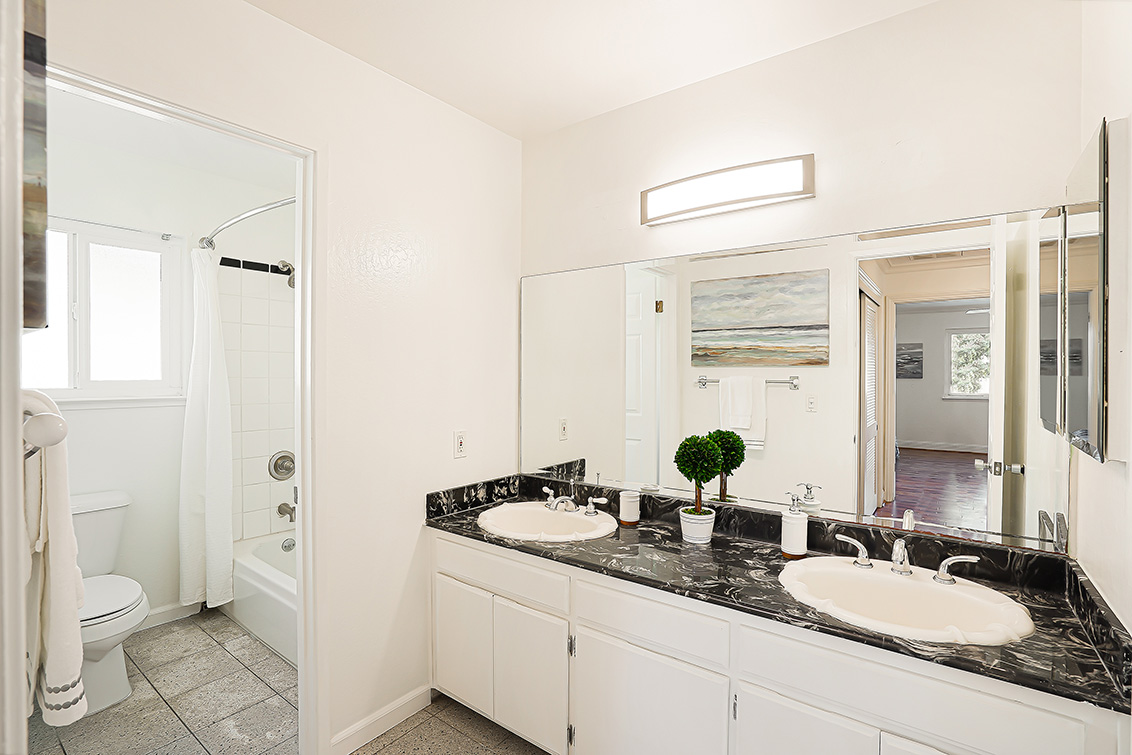Bathroom 2 (A) picture - 4397 Stone Canyon Dr, San Jose 95136