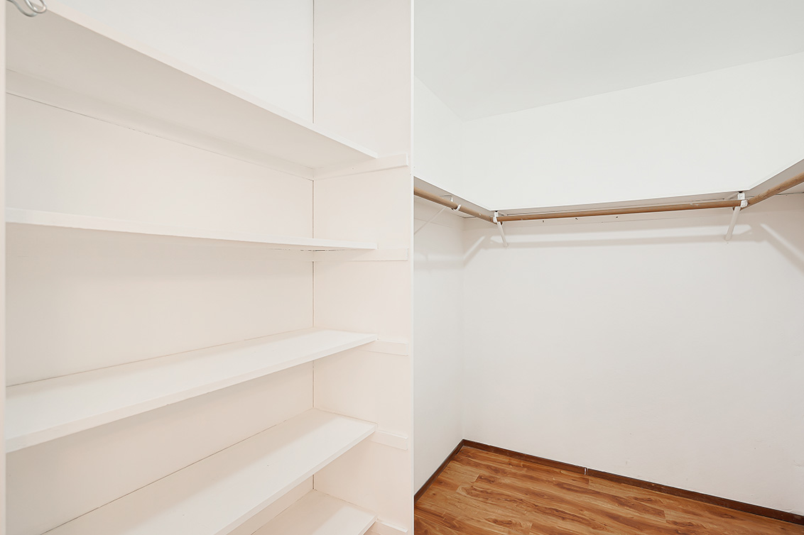 Master Closet (A) picture - 4397 Stone Canyon Dr, San Jose 95136