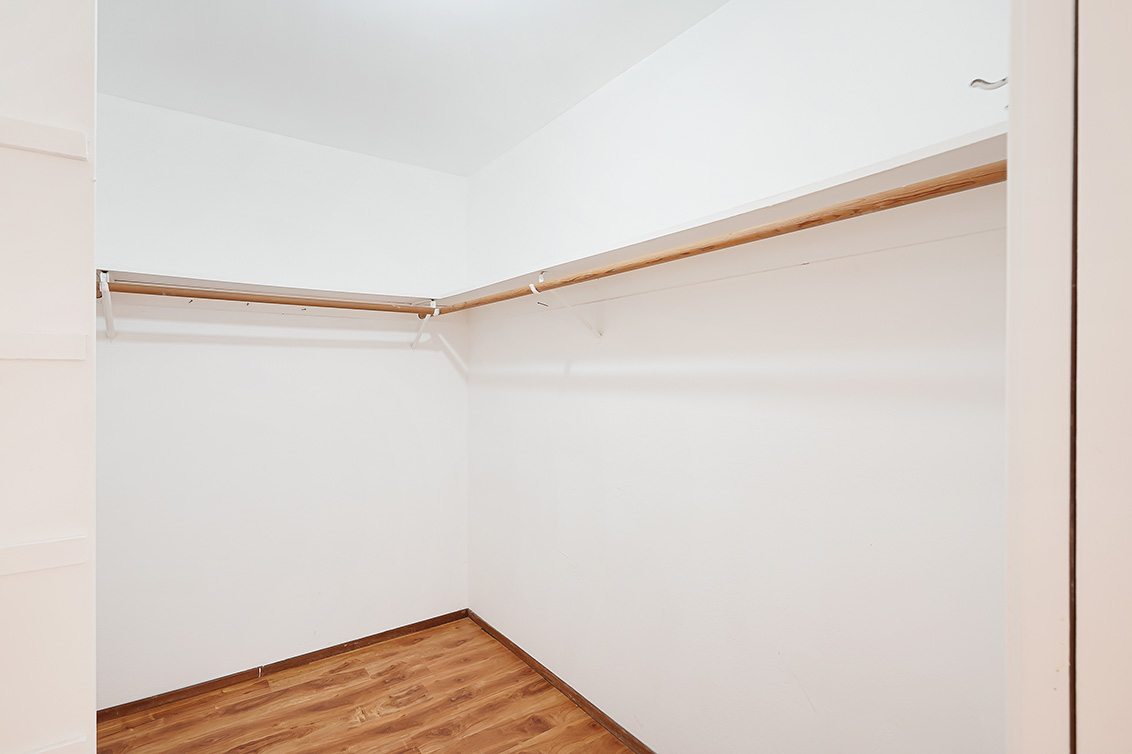 Master Closet (D) picture - 4397 Stone Canyon Dr, San Jose 95136