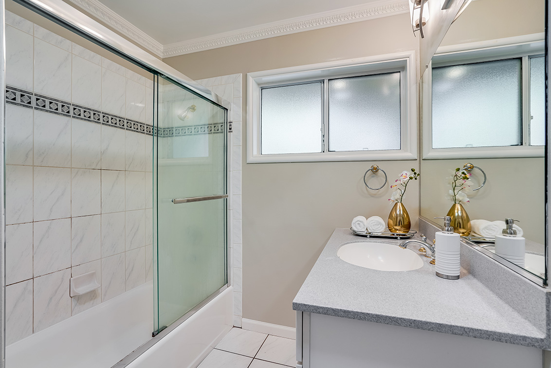 Bathroom 2 (A) Picture - 144 Walter Hays Dr, Palo Alto 94303 Bathroom 2 (A) picture - 144 Walter Hays Dr, Palo Alto 94303