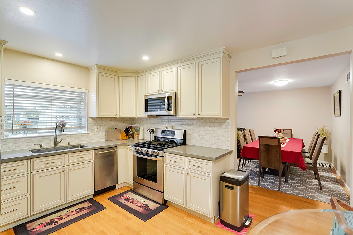 Kitchen (D) picture - 1319 Wylie Way, San Jose 95130